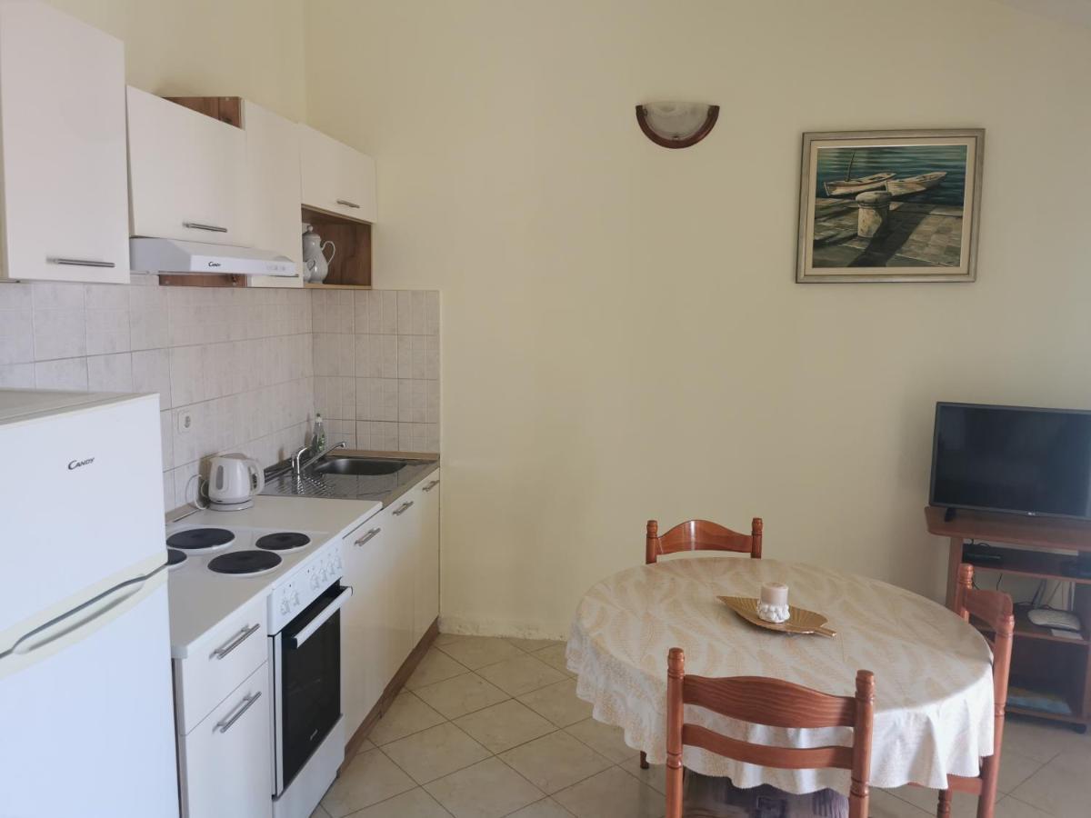 Apartments Dani Bol Exterior photo