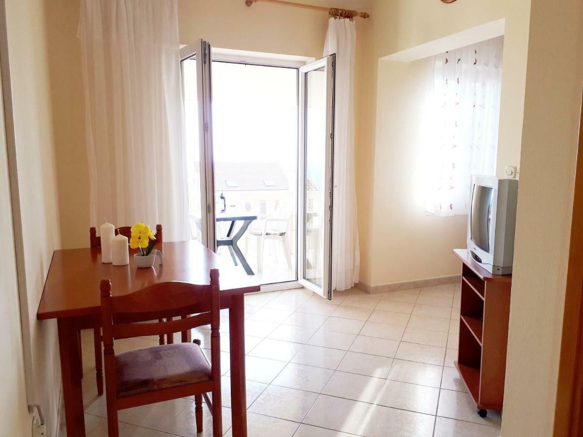 Apartments Dani Bol Exterior photo
