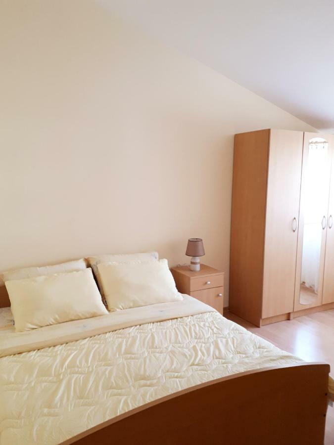 Apartments Dani Bol Exterior photo